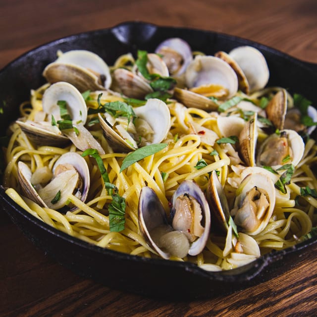 Half Tray Linguine White Clam.