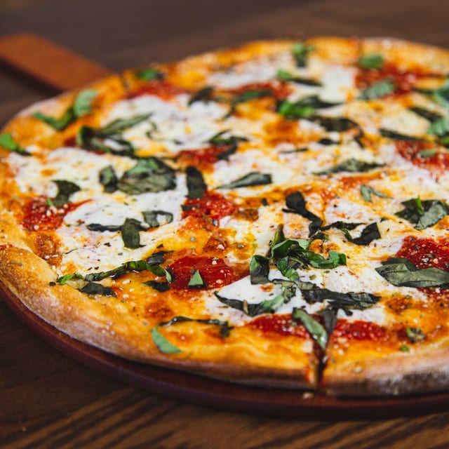 12" Margherita Pizza.